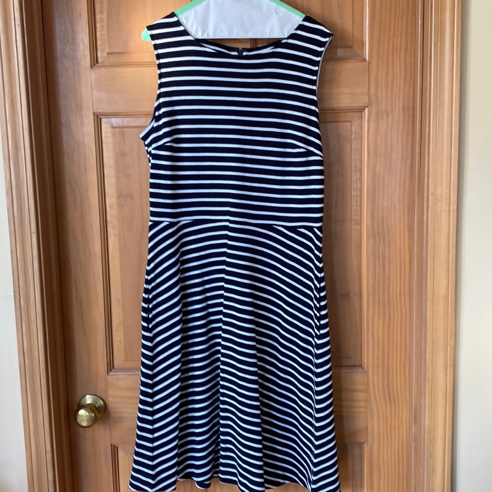 NWT Talbots size large summer dress. Excellent condition. No stains or flaws.